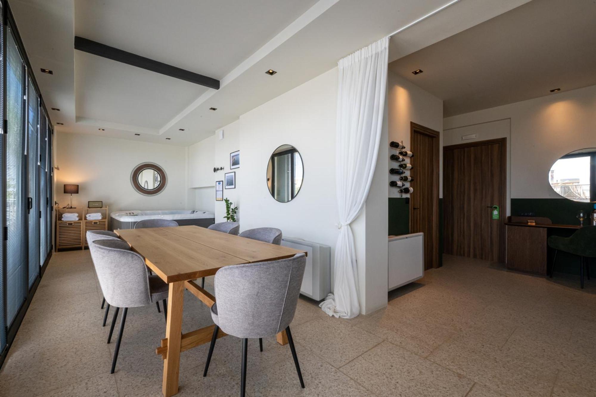 Evripidou 7 - Kalamata Mediterranean Suites Rum bild