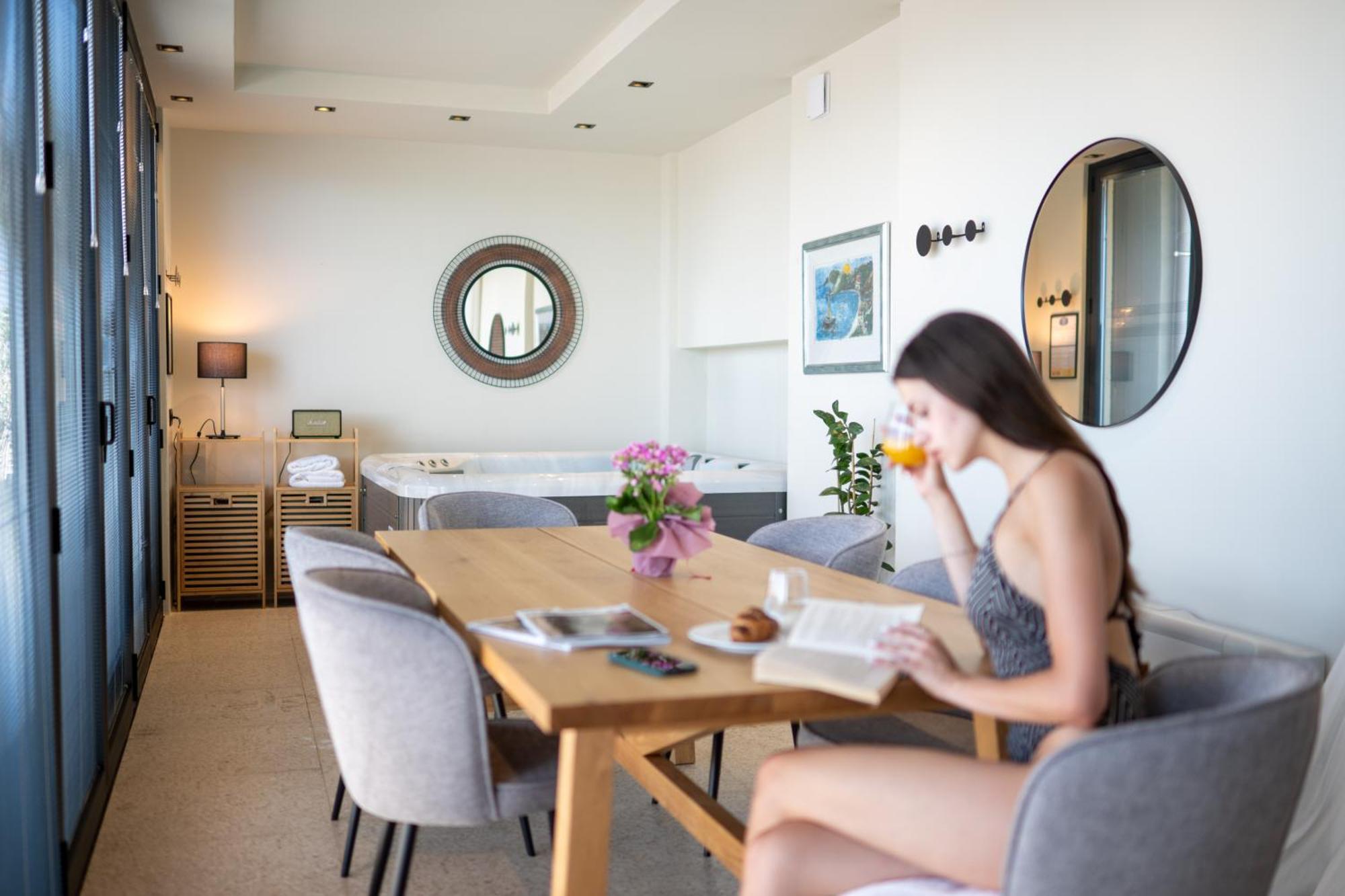 Evripidou 7 - Kalamata Mediterranean Suites Rum bild